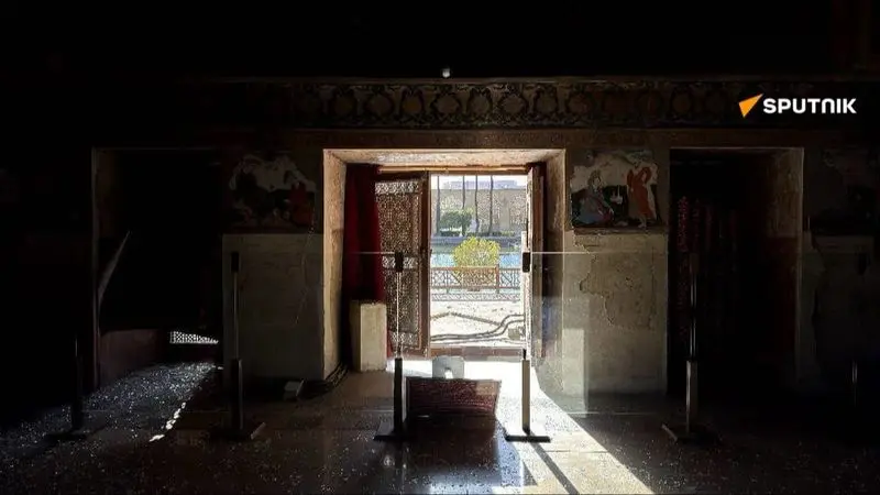 آسیب دیدن کاخ چهلستون (1)