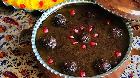 طرز تهیه فسنجون ملس؛ خورشت مجلسی و خوش‌ عطر ایرانی