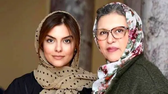 عکس ها /  تصویری عاشقانه از رویا تیموریان و دخترش دنیا مدنى بازیگر نقش فرناز سریال رهایم نکن در سن ۶۵سالگی 