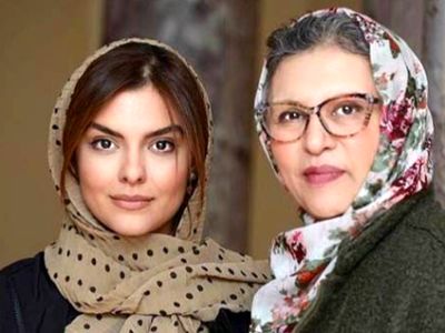 عکس ها /  تصویری عاشقانه از رویا تیموریان و دخترش دنیا مدنى بازیگر نقش فرناز سریال رهایم نکن در سن ۶۵سالگی 