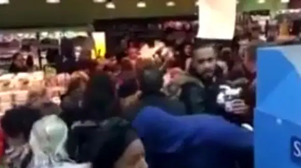 درگیری وحشتناک خریداران شکلات نوتلا در فرانسه + فیلم