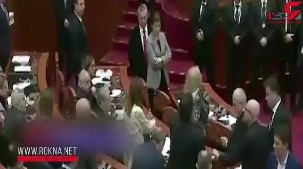 حمله جوهری به نخست‌وزیر آلبانی در مجلس ! + فیلم