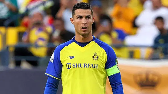 هواداران عربستانی علیه ستاره پرتغالی/ کری برای رونالدو با شعار «مسی مسی»! + فیلم