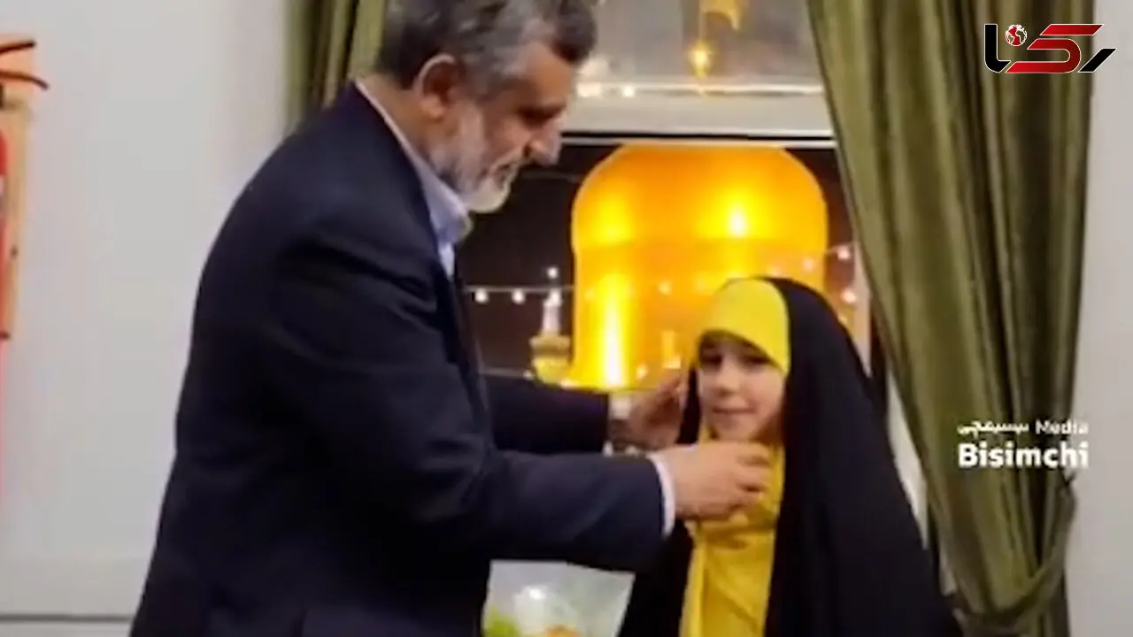 فیلم / وقتی گشت ارشاد به دختر شهید سردار حاجی‌زاده که همراه پدرش بود گیر داد ! / هر چه اصرار کردند پلیس نپذیرفت !
