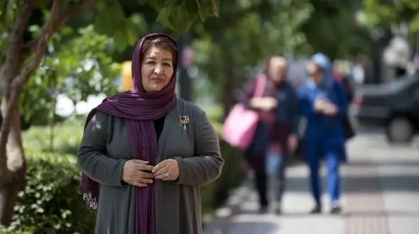 پوران درخشنده : چرا بین دختران و پسران دیوار می کشید؟ 