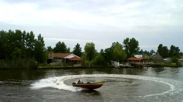 برخورد دو قایق تفریحی در بندر انزلی حادثه آفرید 