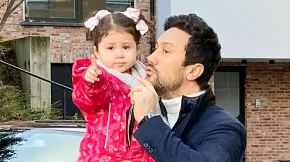 اضافه شدن یک عضو جدید و بانمک به خانواده استخری در بلژیک/ ماشاءالله از هر انگشت مامان سپیده یه هنر میباره+عکس