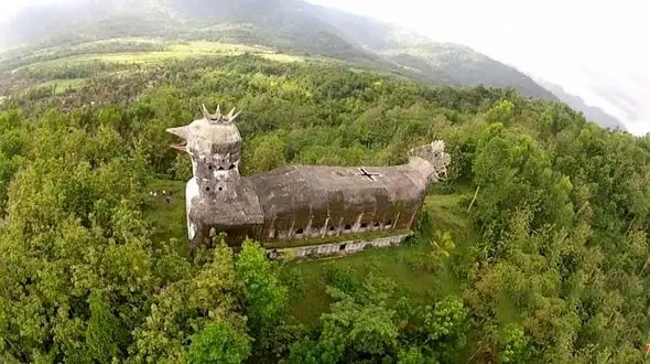 راز عجیب عبادتگاه مخوف مرغی لو رفت+عکس