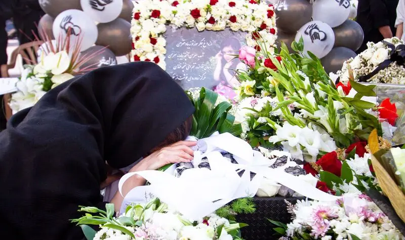 تولد ویانا فرز‌ند مدافعان سلامت بر سر مزارش + عکس