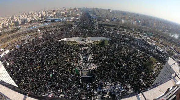 لحظه به لحظه مراسم وداع با سردار دلها سپهبد شهید قاسم سلیمانی در تهران +فیلم و تصاویر