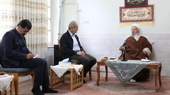 ضرورت تسریع در پروژه فرودگاه قم؛ خواسته آیت‌الله مکارم از دکتر پزشکیان + فیلم