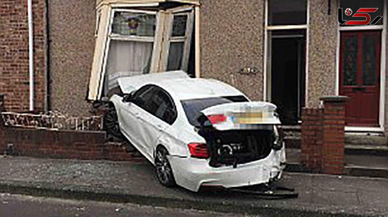  راننده مست ماشین را به دیوار خانه کوبید + عکس
