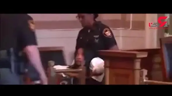 برخورد عجیب با متهم سیاهپوست در دادگاه آمریکا+فیلم