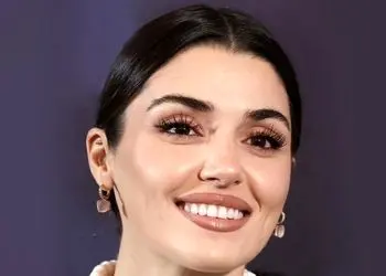 جذاب‌ترین لباس‌های مجلسی هانده ارچل که سال نو را رنگارنگ‌تر کردند