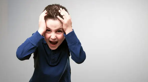 خطرات نمایش صحنه های خشونت آمیز در رسانه ها برای کودکان