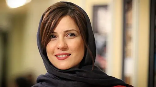 فیلم آواز باشکوه عاشقانه مانی رهنما با همراهی سارا بهرامی  / در این شب سرد بیدارم و بس دلتنگ توام درگیر قفس ! + موزیک ویدیو