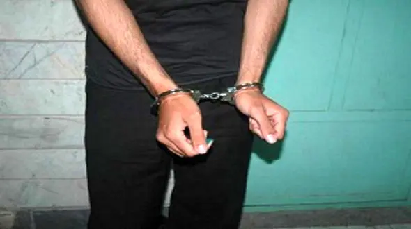 بازداشت شرور قمه به دست با صورتی خونین / به پلیس سنگ پرانی می کرد