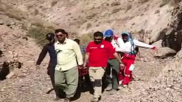 سقوط هولناک پاراگلایدر سوار در روستای گورچویه کرمان
