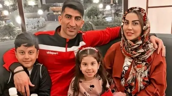  بارانا دختر علیرضا بیرانوند و اکرم بانو در اوج آمادگی جسمانی در نوجوانی اش/ شباهت اکرم بانو به دخترش در این سن و سال جدید + عکس