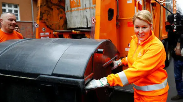  جمع آوری زباله توسط خانم وزیر + تصاویر 