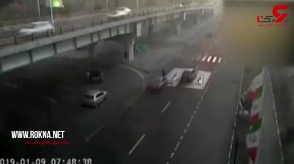 لحظه زیرگرفته شدن یک زن توسط پراید در پارک وی+ فیلم