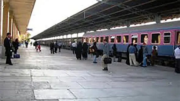 مسافر کرونایی فراری قشم را به هم ریخت / جزئیات بازداشت در قطار بازگشت