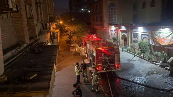 نجات ۸۵ نفر از هتل در آتش‌سوزی بامدادی خیابان سعدی / آتش از بخش اداری مغازه پلیمری شعله‌ور شد