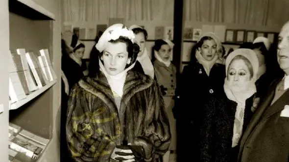 عکس سفر در زمان / «فوزیه، همسر مصری محمدرضا پهلوی در کنار همسر دوم رضاخان»؛ سال 1318