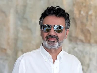 دانلود آواز خاطره ساز معین ! / آهنگ صبح که در پنجرتون وا میشه خورشید از اون روزنه پیدا میشه  + متن