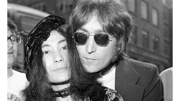 دزدیده شدن گران ترین هدیه همسر خواننده محبوب در موزه +عکس