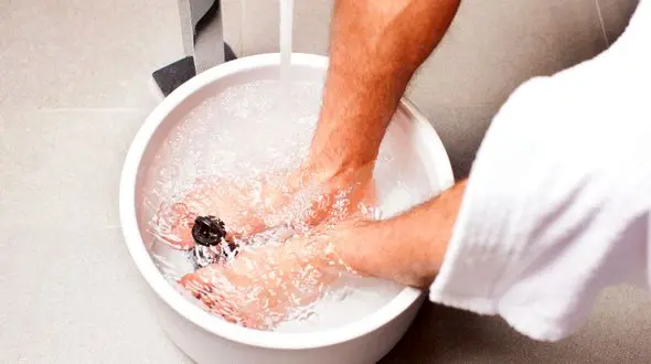 دفع سموم از بدن با آب سرد