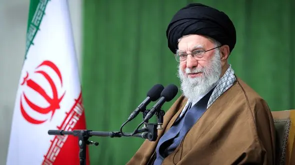 رهبر انقلاب: جوانان ما خوب هستند/ رفتار برخی دستگاه‌ها انتقال ارزش‌های شهدا را نشان نمی‌دهد