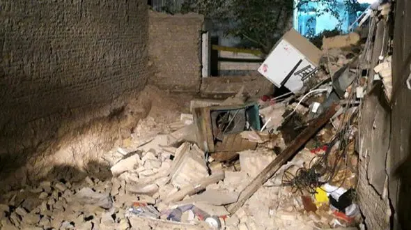  ساختمان سه طبقه در مشهد فرو ریخت + عکس