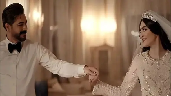 فیلم ذوق زده شدن عروس و دامادی مریم مومن در استقبال باشکوه در تالار عروسی 