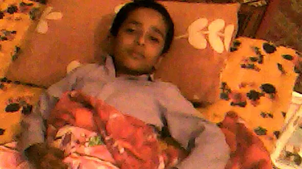 حادثه سقوط پنجره کلاس بر سر دانش‌آموز 10 ساله/ عبدالرحمن حافظه‌اش را از دست داد + عکس