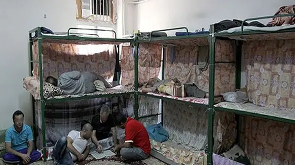 زندانیان کف خوابی که پول برای اجاره تخت ندارند
