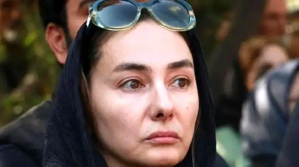 عکس؛ سفر به تاریخ؛ چهرۀ «هانیه توسلی» در 22 سالگی با لباس عروس در دومین فیلمش؛ سال 1380