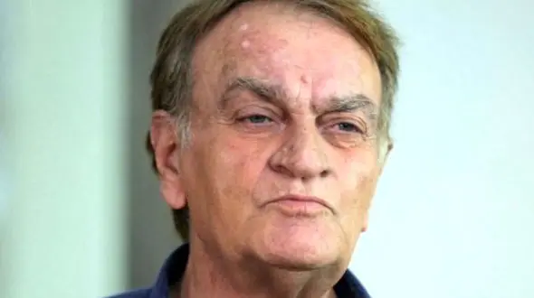 روی سنگ مزار فتحعلی اویسی  چه نوشته شده است ! / ببینید و حسرت بخورید !