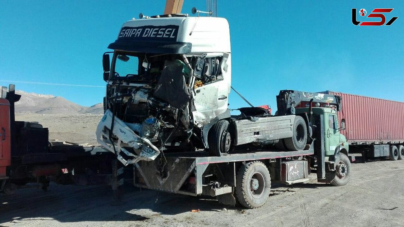 تصادف مرگبار کامیون و تریلی در تهران / راننده در دم جان باخت