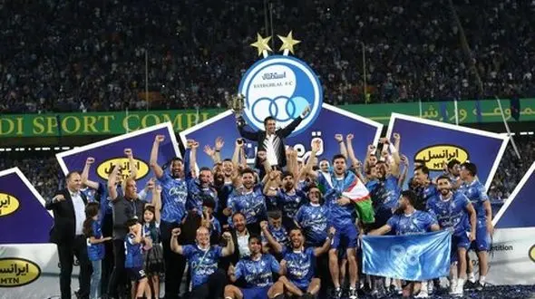 جشن قهرمانی استقلال در حضور آبی‌دلان/ بغض فرهاد ترکید+ عکس و فیلم