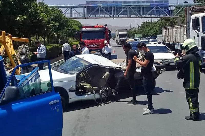 دو نیم شدن سواری پژوه 405 بدلیل تصادف عجیب 2