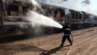 8 کشته در آتش سوزی هولناک قطار مسافربری در پاکستان + عکس