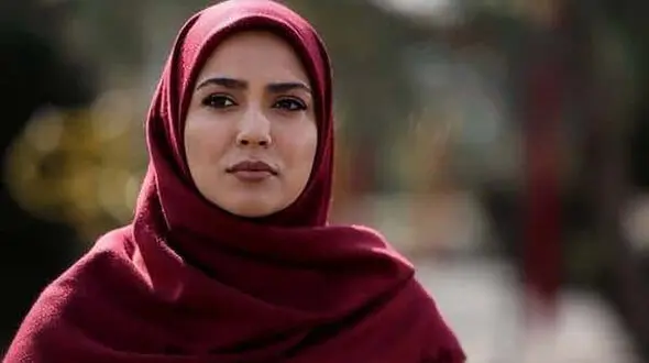 اولین عکس از مادر مونا کرمی /  بی شباهت و شیک تر از خانم بازیگر ! !