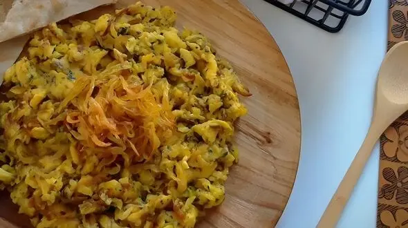 طرز تهیه املت سیب‌ زمینی و پنیر؛ صبحانه‌ سریع و خوشمزه برای 2 نفر