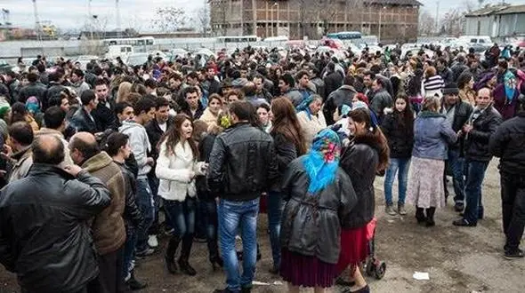 “بازار عروس” برای یافتن همسر عجیب ترین بازار بلغارستان+تصاویر