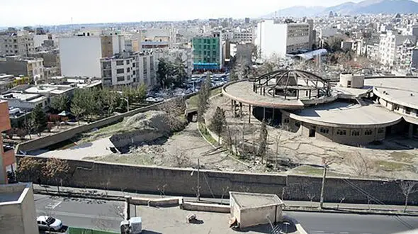 عکس | کاخی با تونل‌های مخفی در زیرزمین