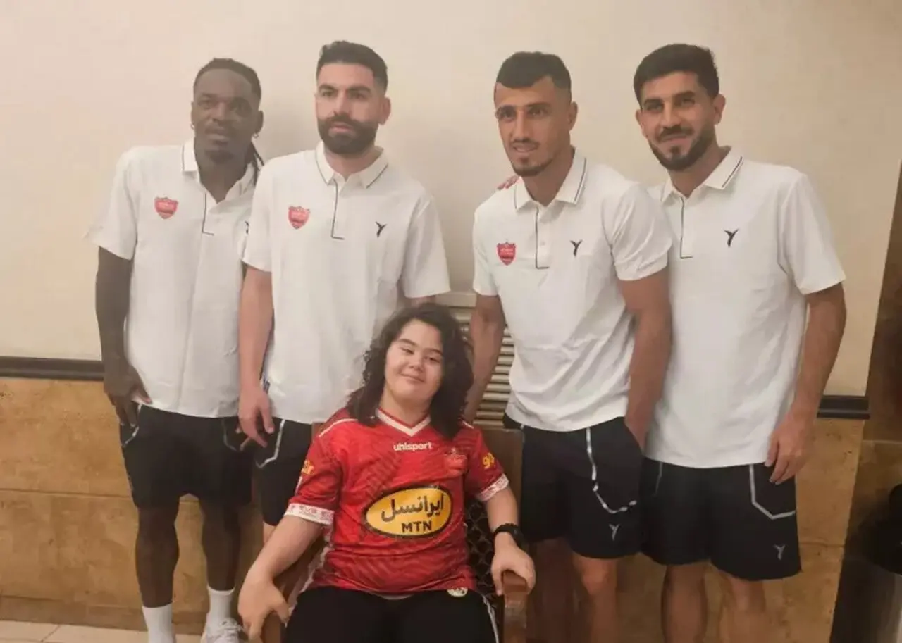 تصویری از میهمان خاص در اردوی پرسپولیس