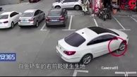 راننده زن از روی سه کودک در پارکینگ مرکز خرید رد شد+ فیلم