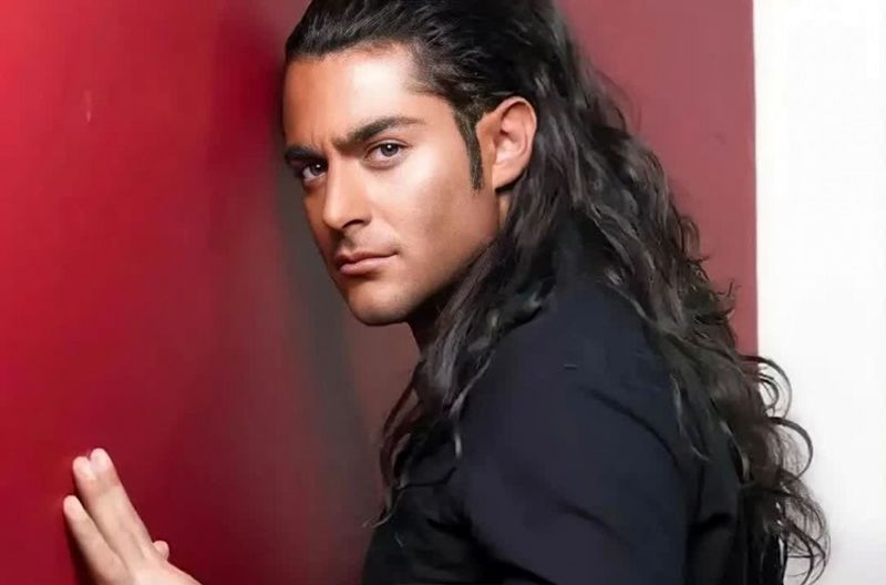 محمدرضا گلزار