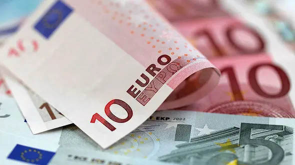 پیش‌ بینی بانک مرکزی و کانون صرافان از قیمت دلار در روزهای آینده